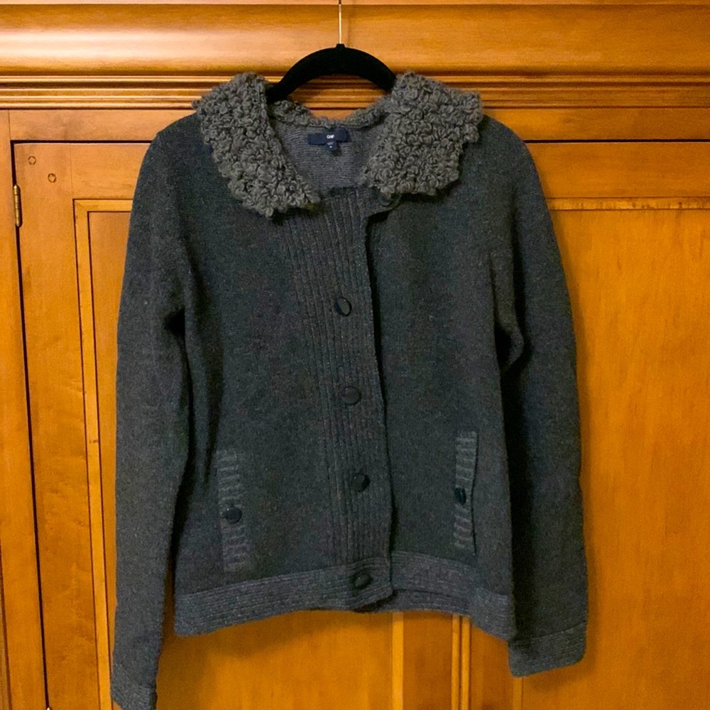 Gap Cardigan Sweater . So pretty . Size M